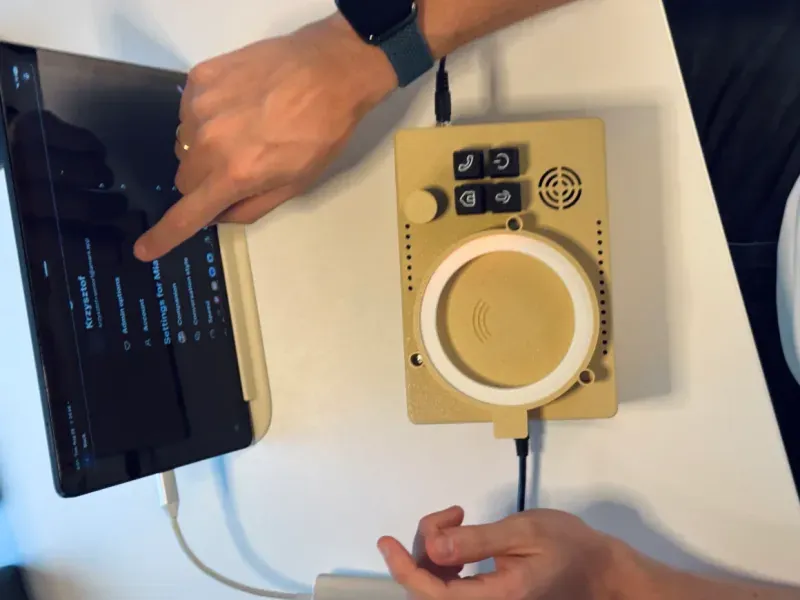 Philipp und Richard mit dem ersten Prototyp
